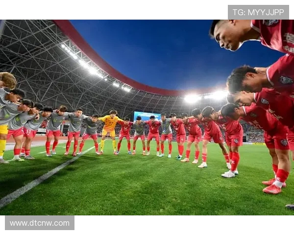 足球比赛中的长传与精准射门配合