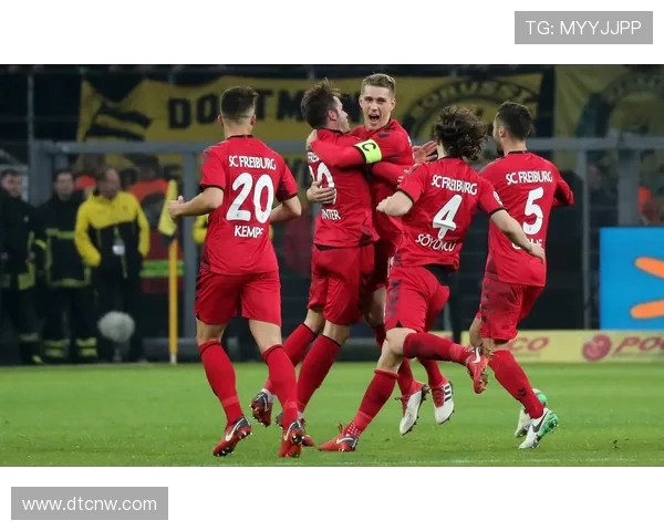 德甲联赛各大球队名称英文壁纸高清合集，适合足球迷收藏