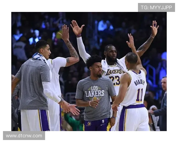 戴维斯对阵开拓者中投艺术与攻防博弈全解析关键时刻统治力展现之